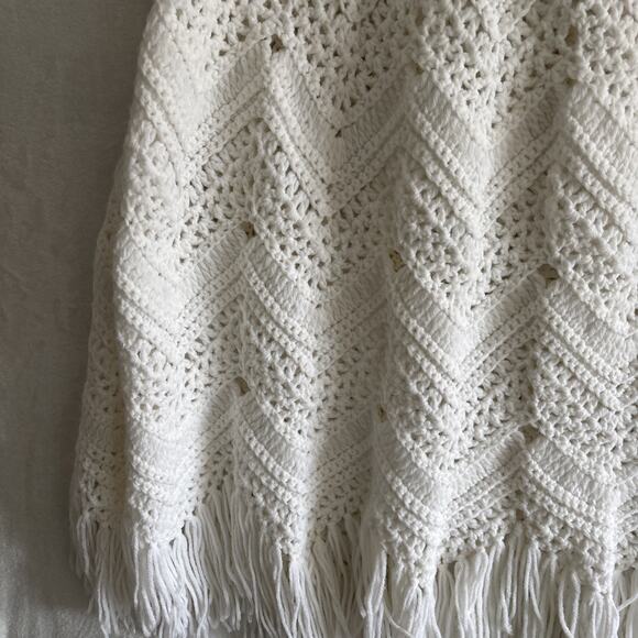 Hand Crochet Poncho Sweater Cape Silver Buttons White Boho Festival - Picture 9 of 9